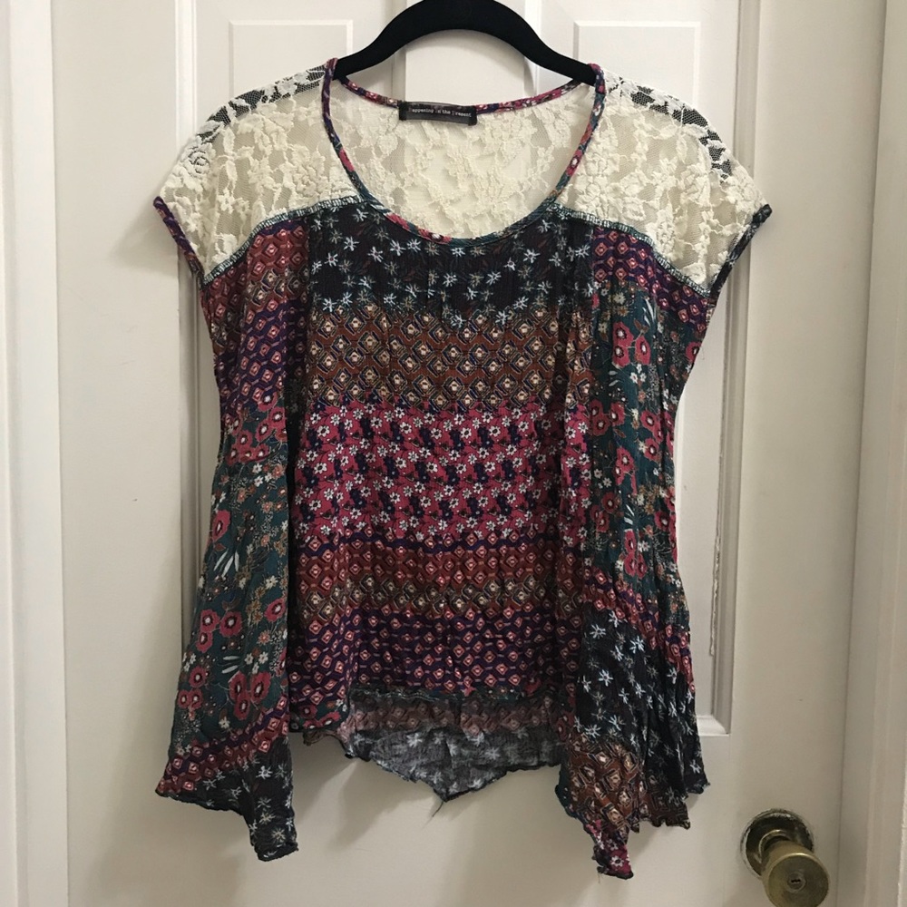 Happening in the present lace shirt NWOT